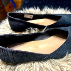 Toms black jutti flats